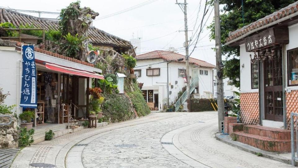 Okinawa Naha Jinjin -沖縄伝統体験型宿じんじん- Exterior foto